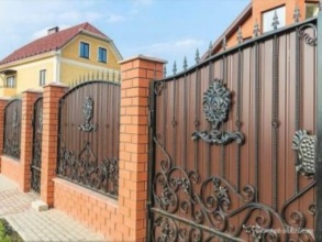 Кирпичный забор с ковкой  150 метров фото в Верее