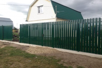 Забор из евроштакетника на ленточном фундаменте 70 метров фото в Верее